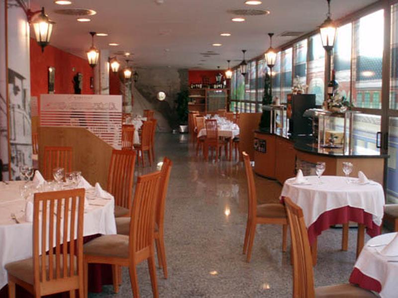 Aparthotel Sercotel ويسكا المطعم الصورة