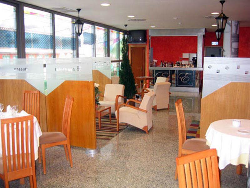 Aparthotel Sercotel ويسكا المطعم الصورة