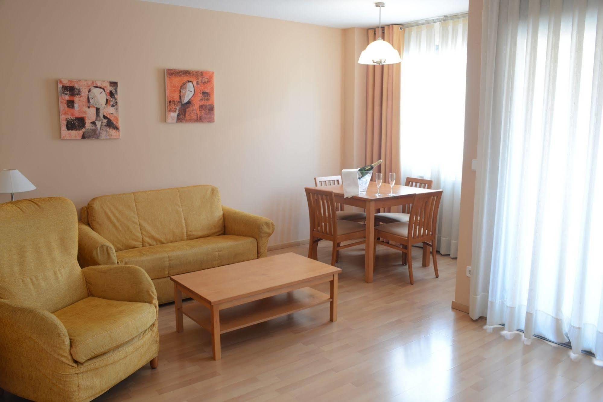 Aparthotel Sercotel ويسكا المظهر الخارجي الصورة